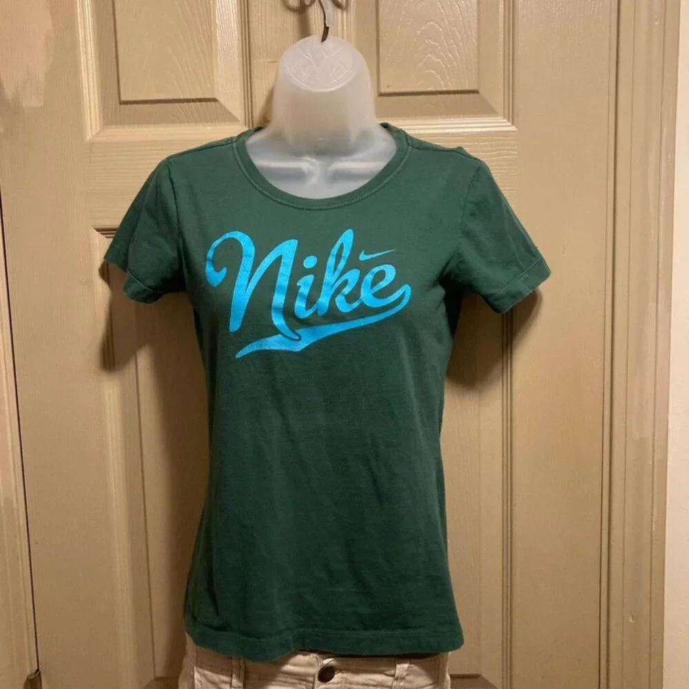 EUC Small Green Slim Fit Nike Short sleeve Tee